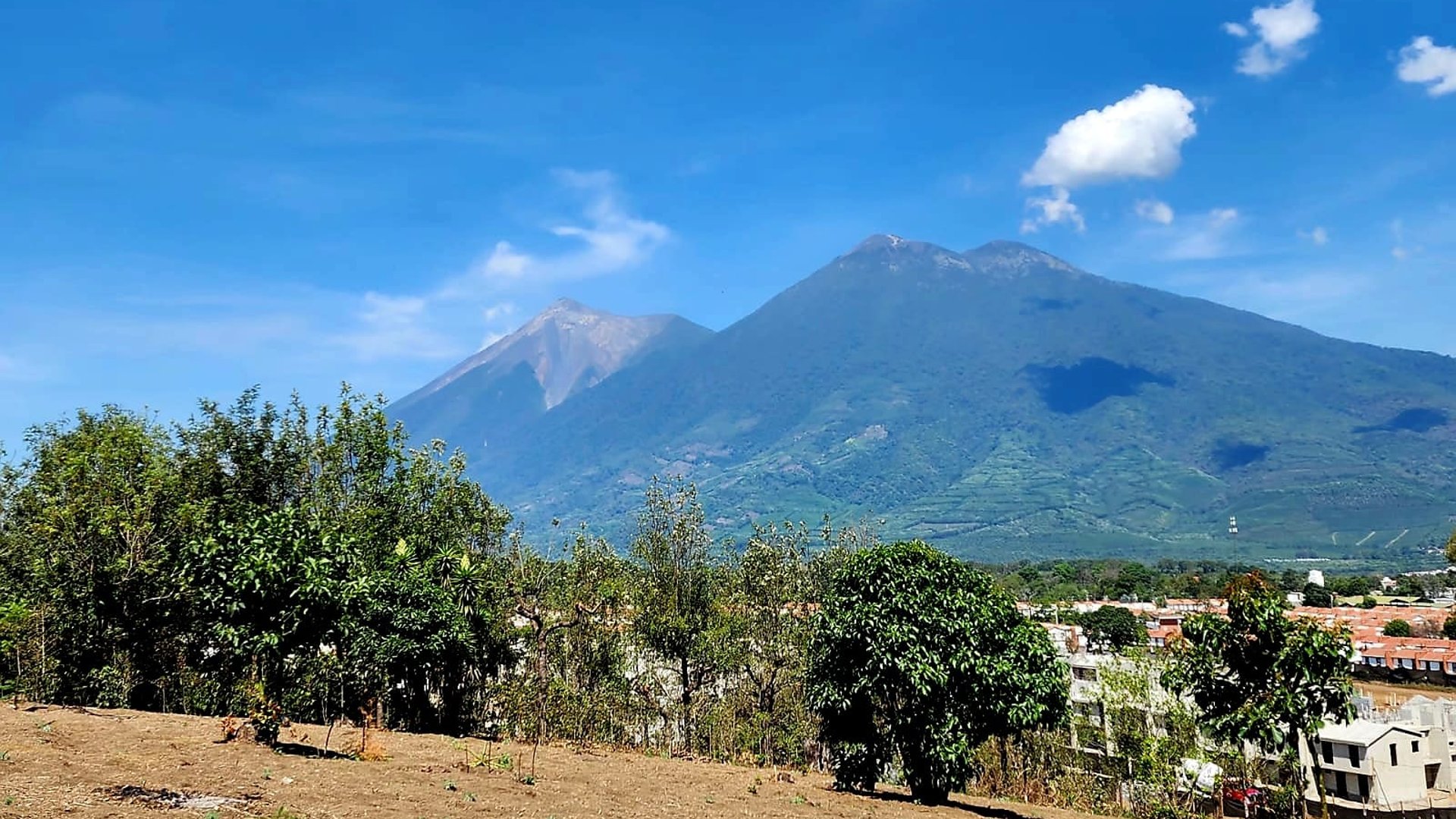 Espectacular Finca de 4 cuerdas en Venta en Ciudad Vieja, Sacatepéquez - Miniatura 2