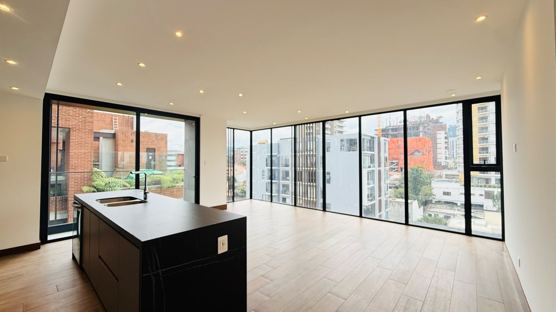 ALQUILER DE HERMOSO APARTAMENTO PARA ESTRENAR - GAURA, ZONA 15