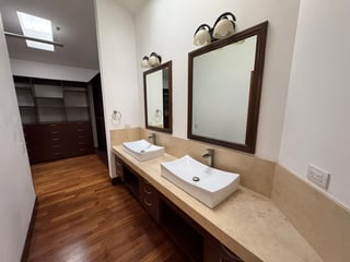 EXCLUSIVA CASA EN ENCINOS DE CAYALA III Zona 16 | 3 Niveles - Image 5