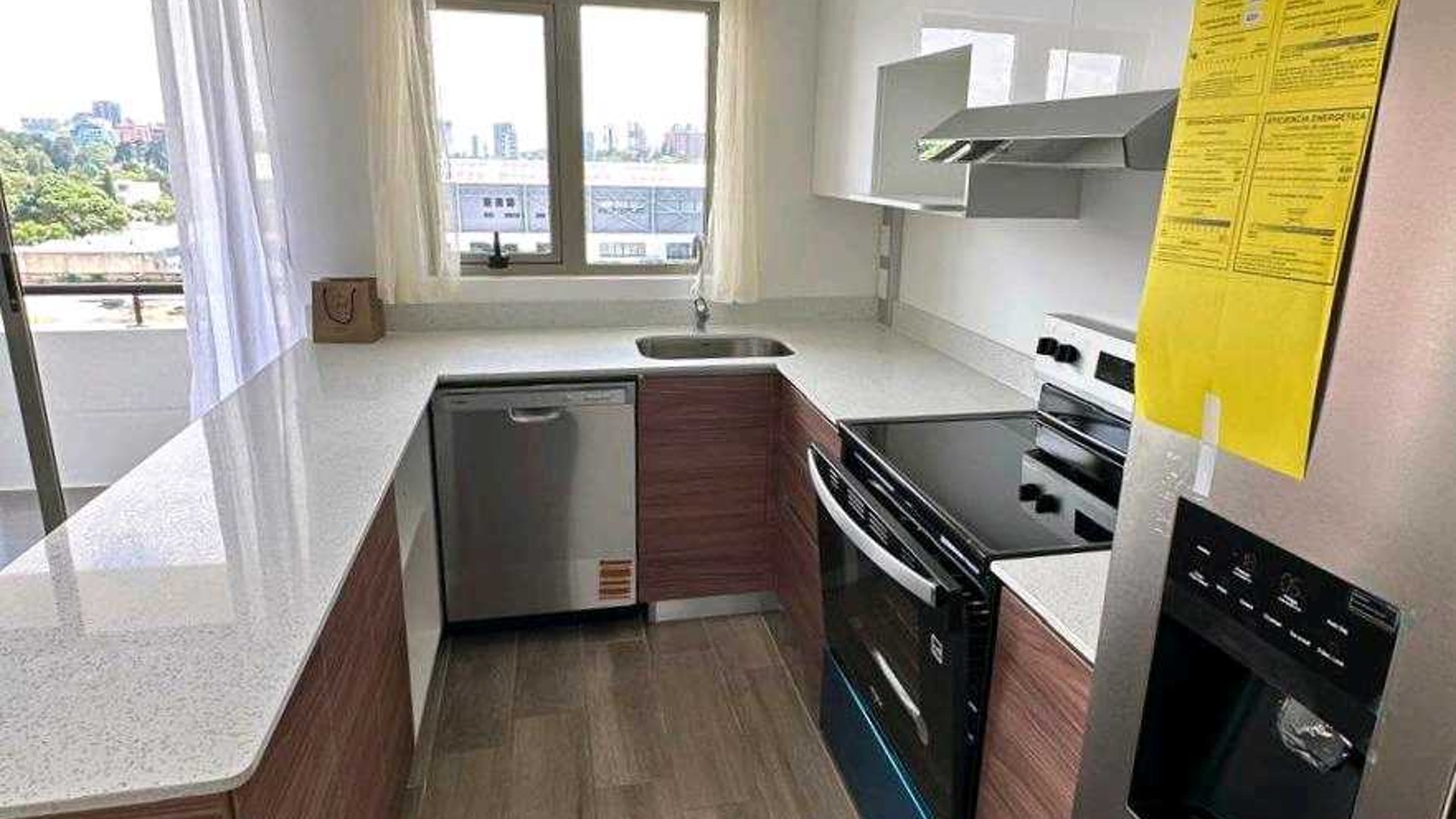 APARTAMENTO EN ALQUILER???? Edificio Seghería, Zona 14, La Villa - Miniatura 4