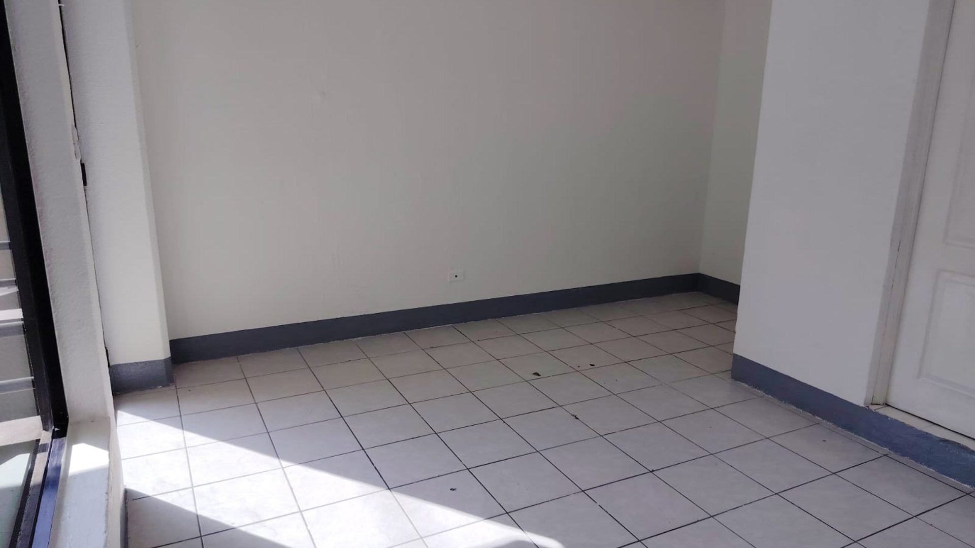 ???? LOCAL COMERCIAL EN VENTA – 23.00 m² | PLAZA BURÓ | ZONA 10 - Miniatura 7