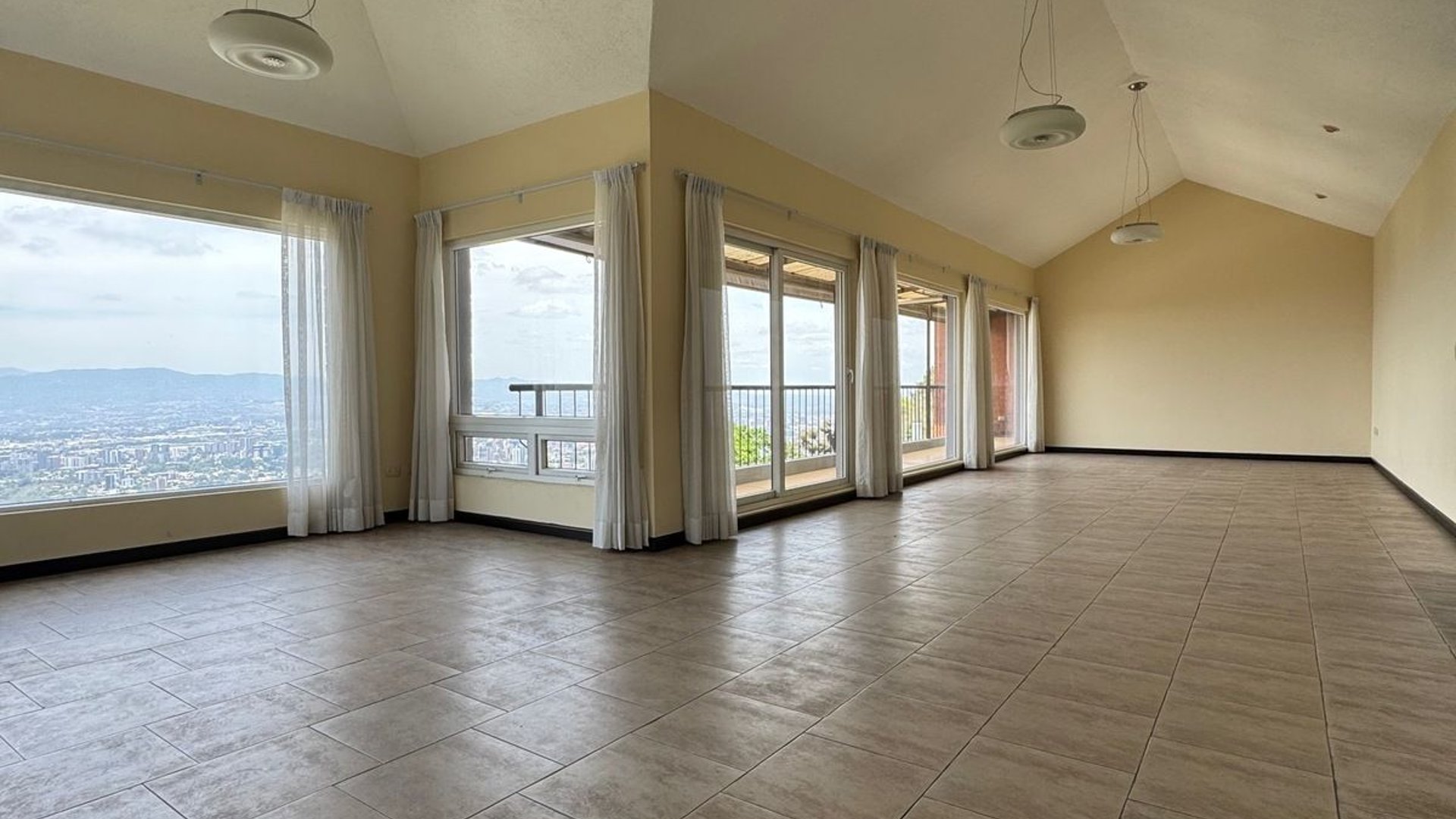MONTEBELLO 1/ Ph en Venta con espectacular vista a al ciudad