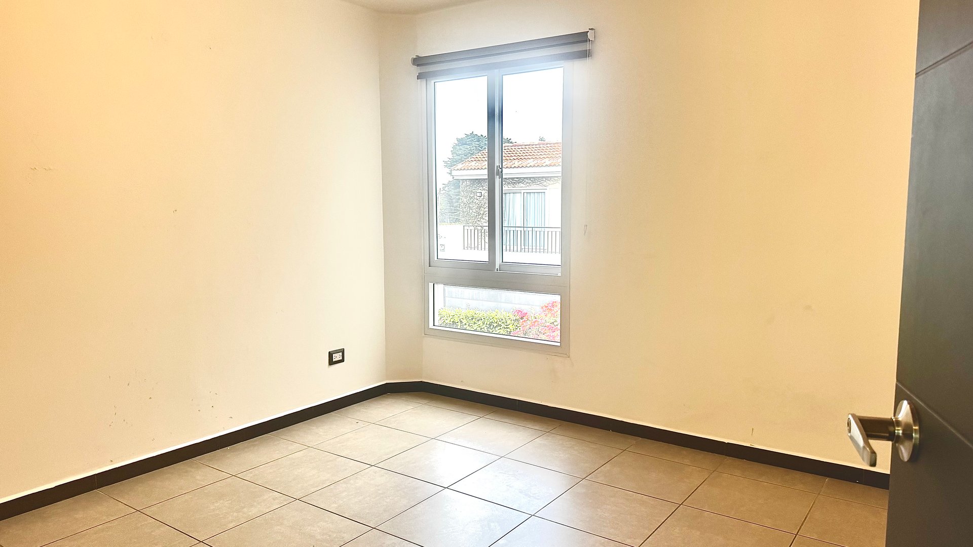 Casa de esquina en venta, Cumbres de la Arboleda - Miniatura 13