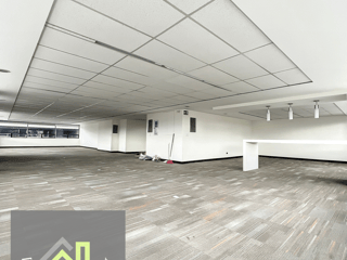 Oficina en Venta y Renta – Centro Empresarial, Zona 10 - 5