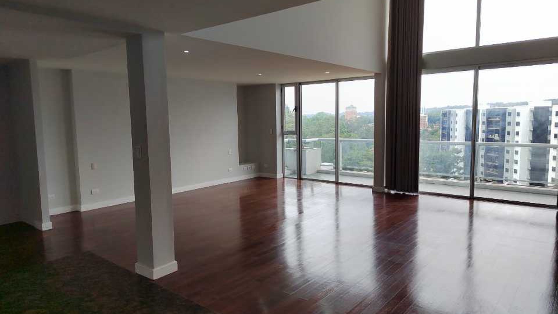 Vendo apartamento zona 10 - Miniatura 4