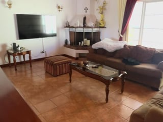 Lujosa Residencia en Venta - Zona 16, Ciudad de Guatemala - Image 2
