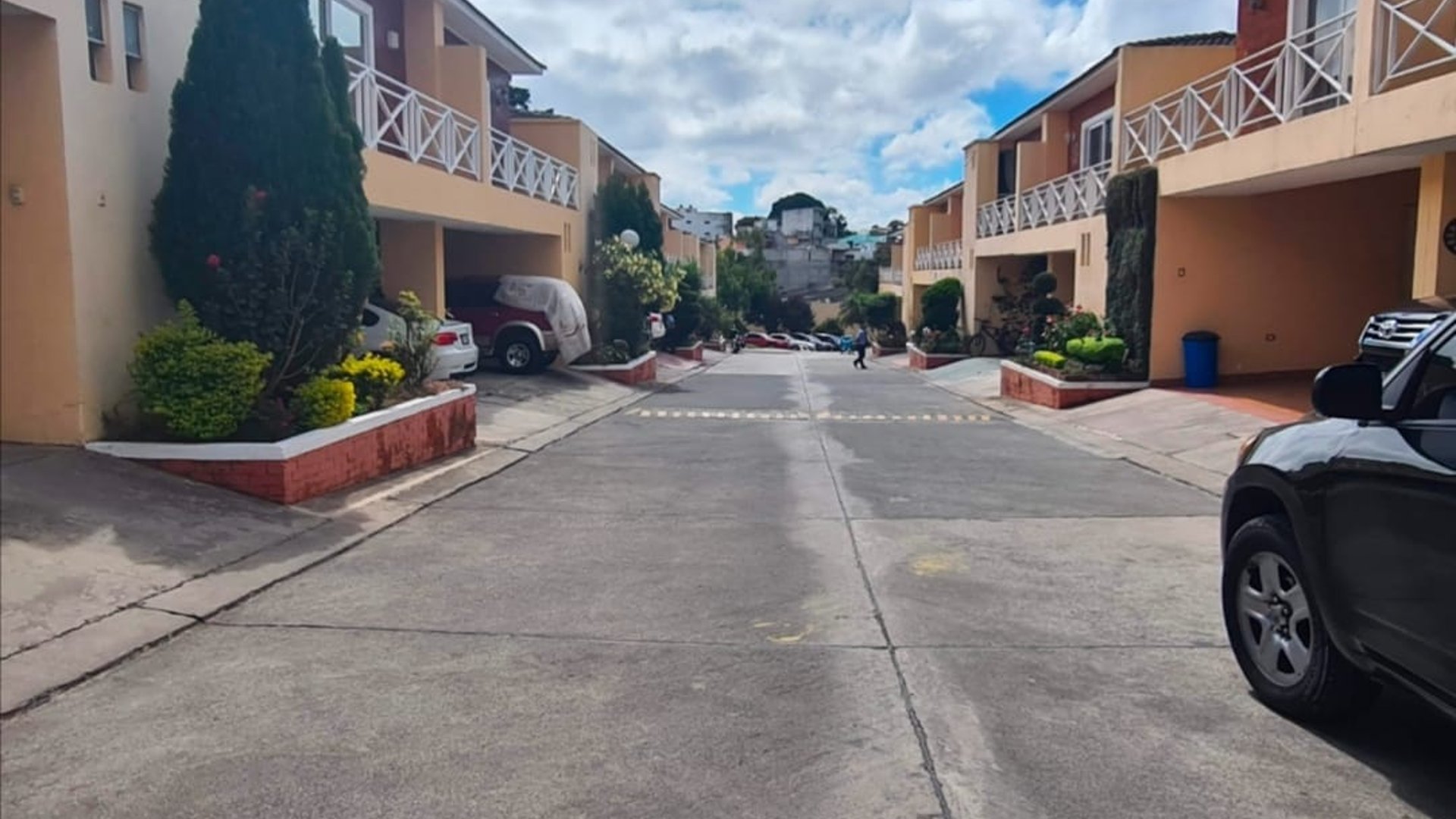 Vendo Linda Casa en Condominio La Fontana, Zona 4 Mixco - Miniatura 2