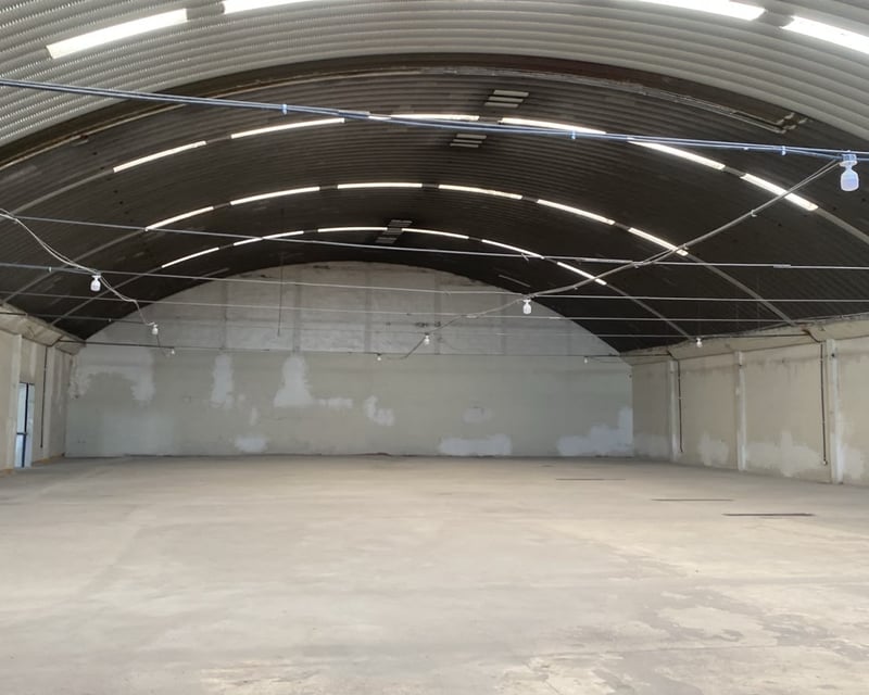 Bodega industrial 1900 metros más 300 metros de oficinas.