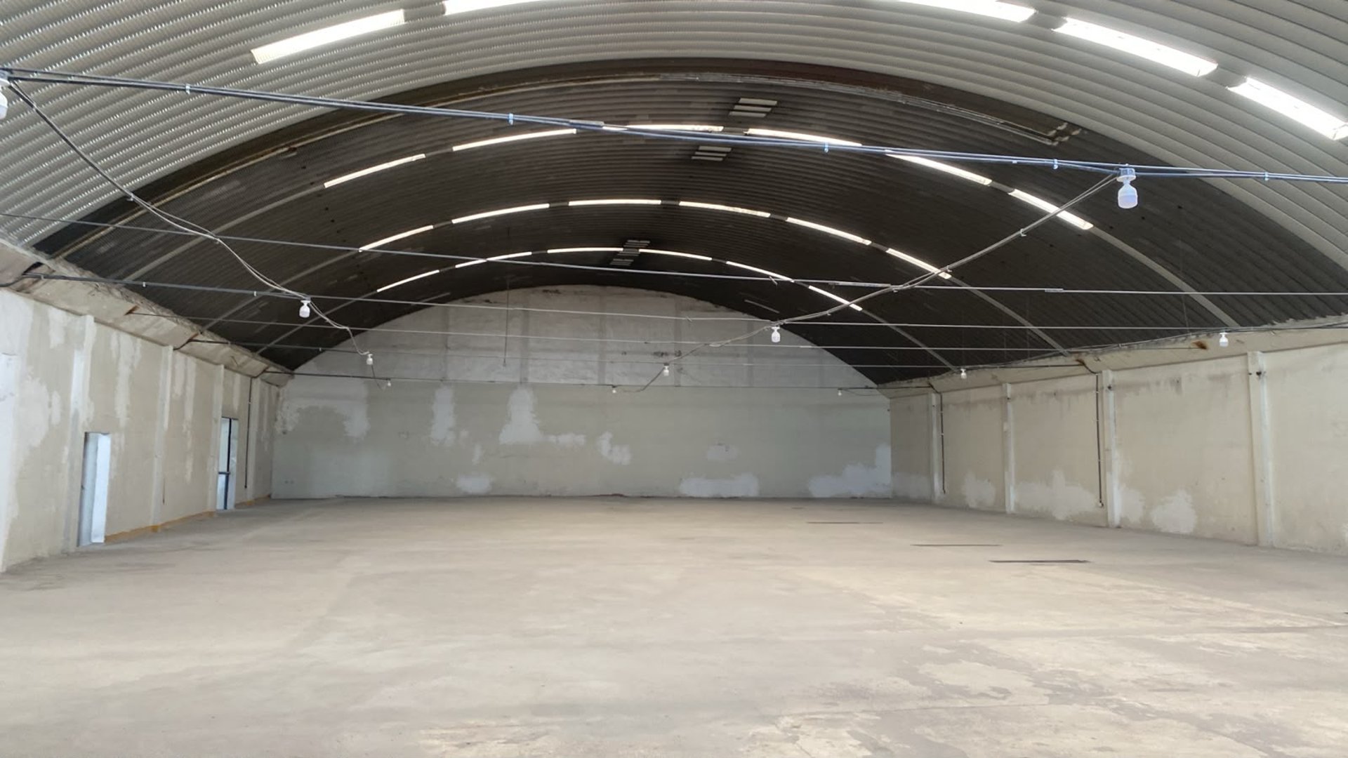 Bodega industrial 1900 metros más 300 metros de oficinas.