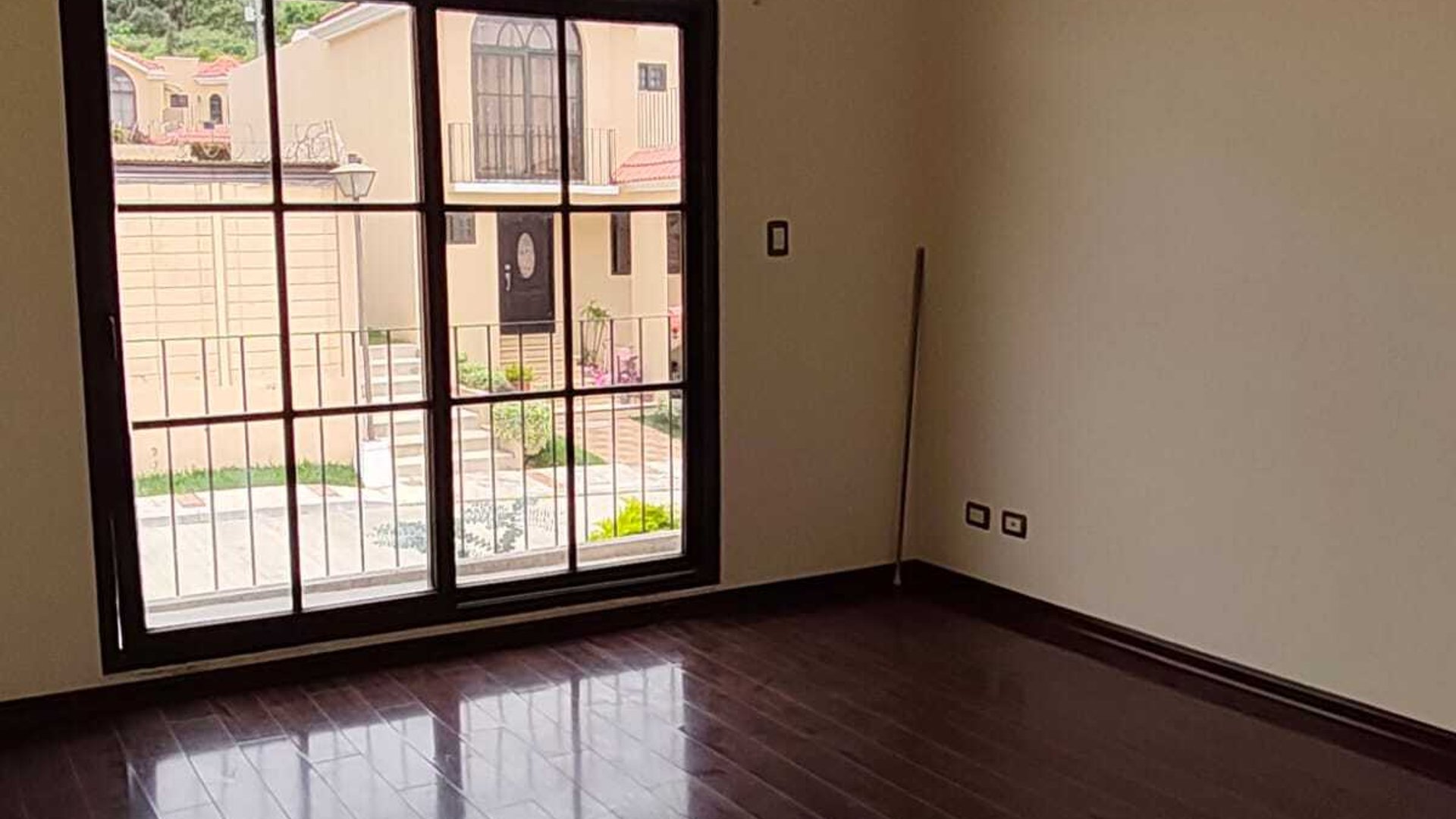 Casa en Venta y Renta zona 16 / Villas Suiza - Miniatura 5