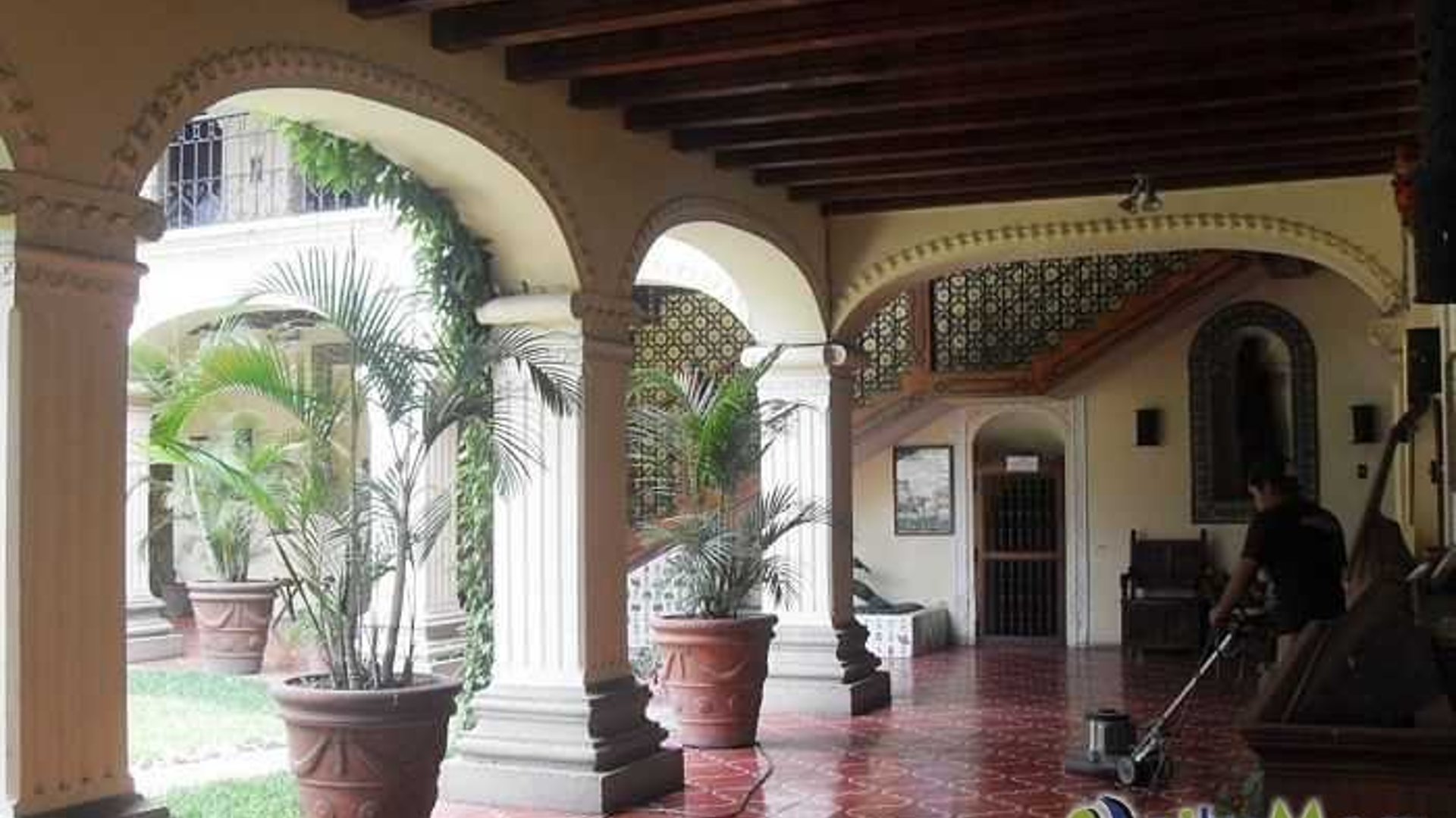 LOCAL COMERCIAL EN RENTA EN ANTIGUA GUATEMALA - Miniatura 3