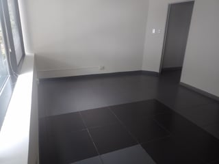Alquilo Oficina Zona 14 en Edificio de  Oficinas,  - 5