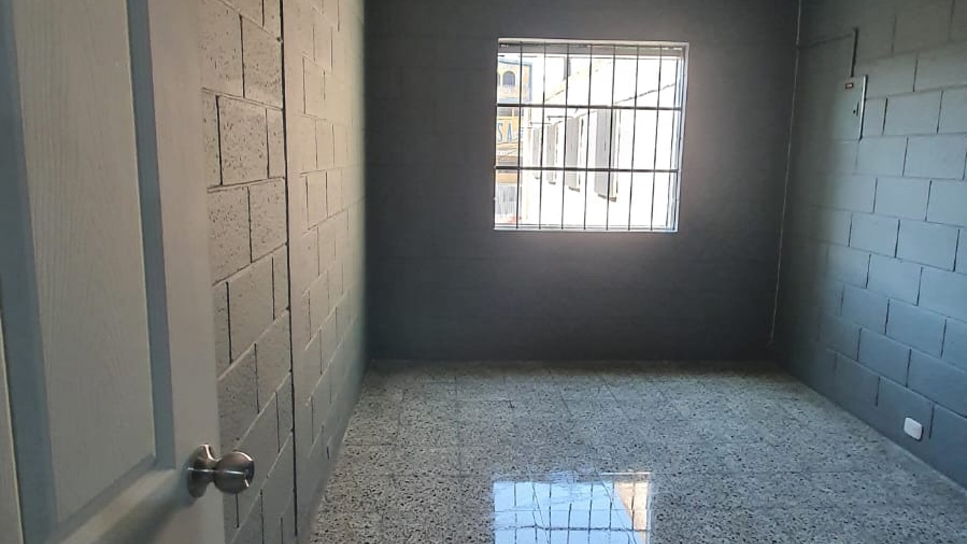 Local en renta sobre Aguilar Batres zona 12 - Miniatura 6