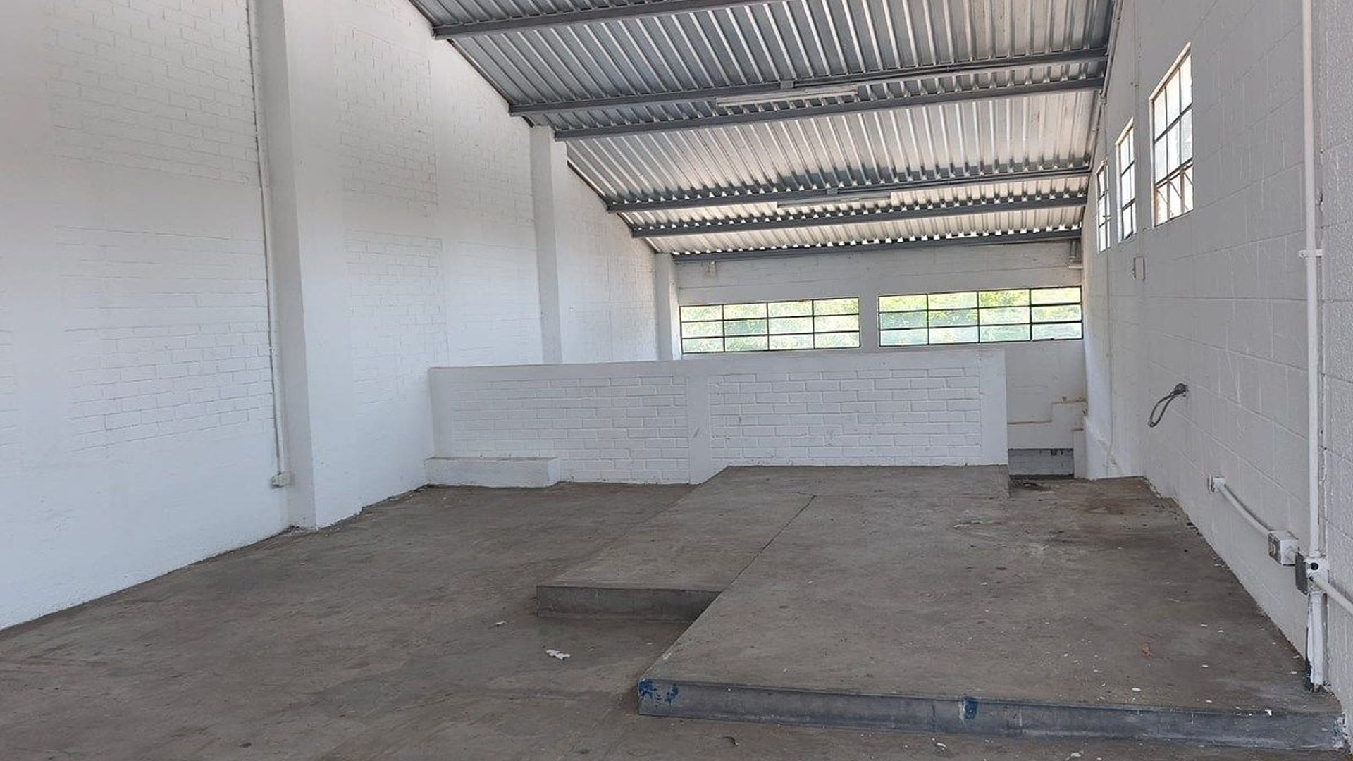 Bodega en Renta - Calzada Atanasio Tzul Zona 8 - Miniatura 4