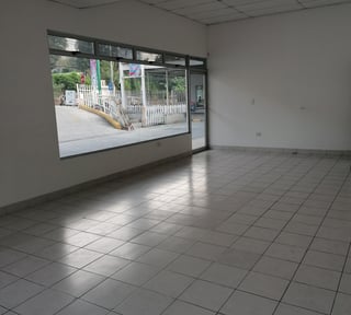 Se  renta local en Plaza  Comercial Prisma