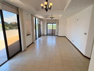 Venta de amplio apartamento en zona 15 Colonia el maestro  - 2
