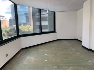 OFICINA DE 183 M2 EN EDIFICIO MURANO CENTER ZONA 10 - 2