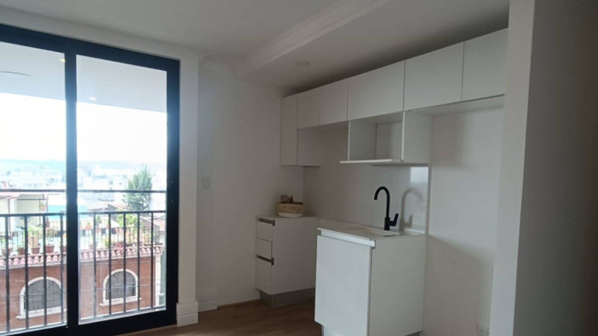 APARTAMENTO EN RENTA EN CENTRICO ZONA 5 GT. - Miniatura 2