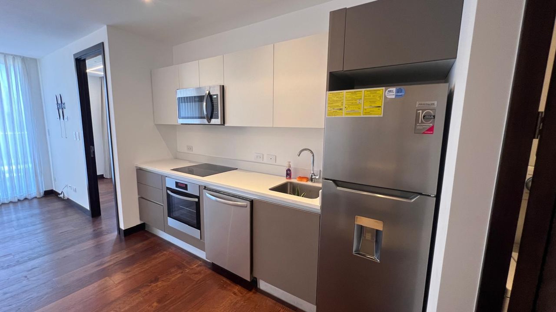 Apartamento con gimnasio en renta de 1 habitacion en zona 10 Ref-5256