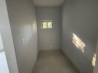 Spacious 3-Bedroom House with Garden, Parking in Santa Elena Barillas - $250,000 - 3