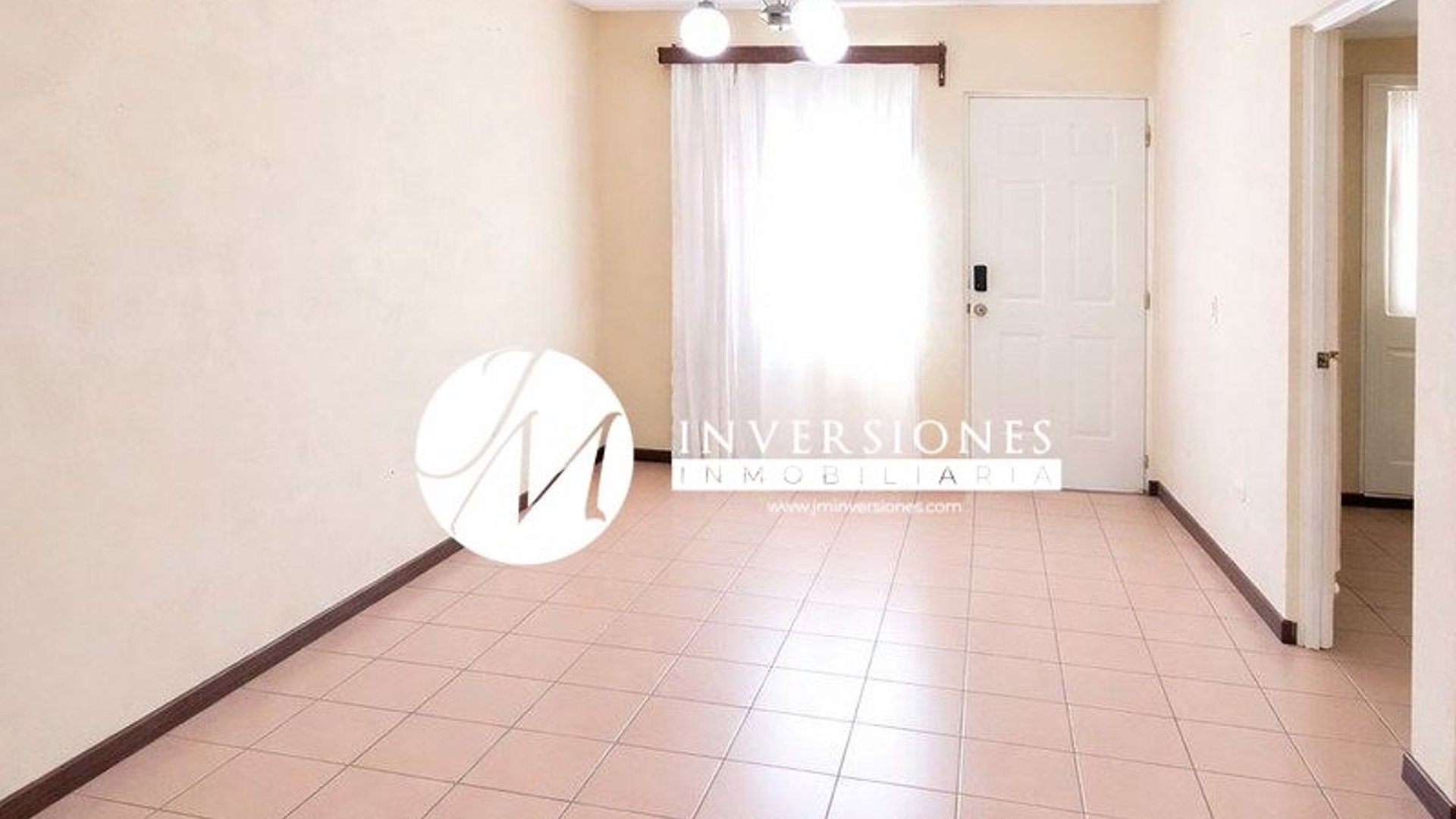 Casa en renta de 4 Dormitorios en zona 12