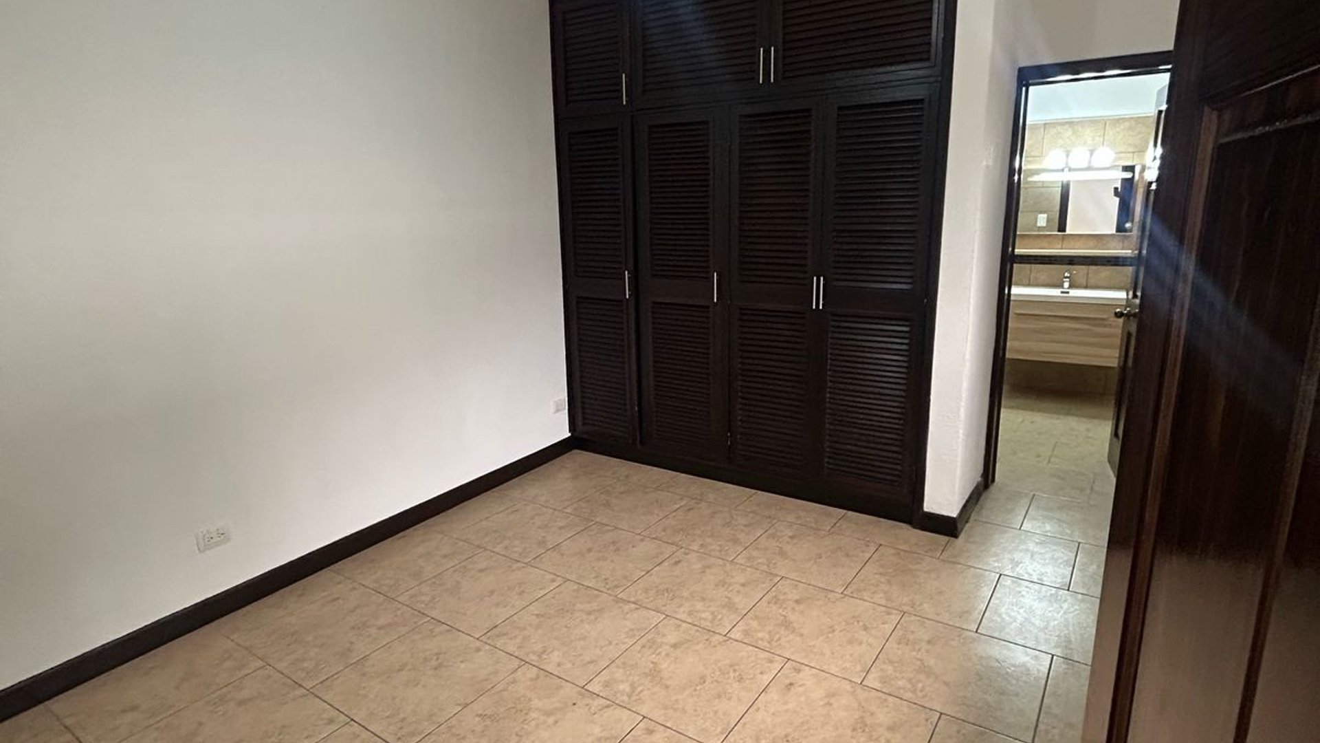 Alquiler de casa en zona 15 VH1 para oficinas ideal - Miniatura 20