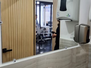 Oficina en venta para inversión en zona 10 Rentada - 4