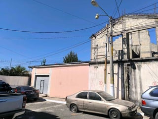 Vendo en Residenciales Catalina, Amplia propiedad con con 4 Locales - 2