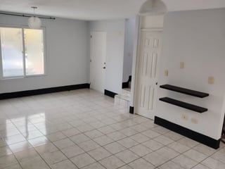 Casa en Venta en Condado Catalina, Villa Nueva. - 3