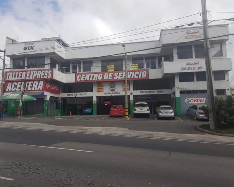 Local Comercial ubicado sobre la  Calzada San Juan Z 7