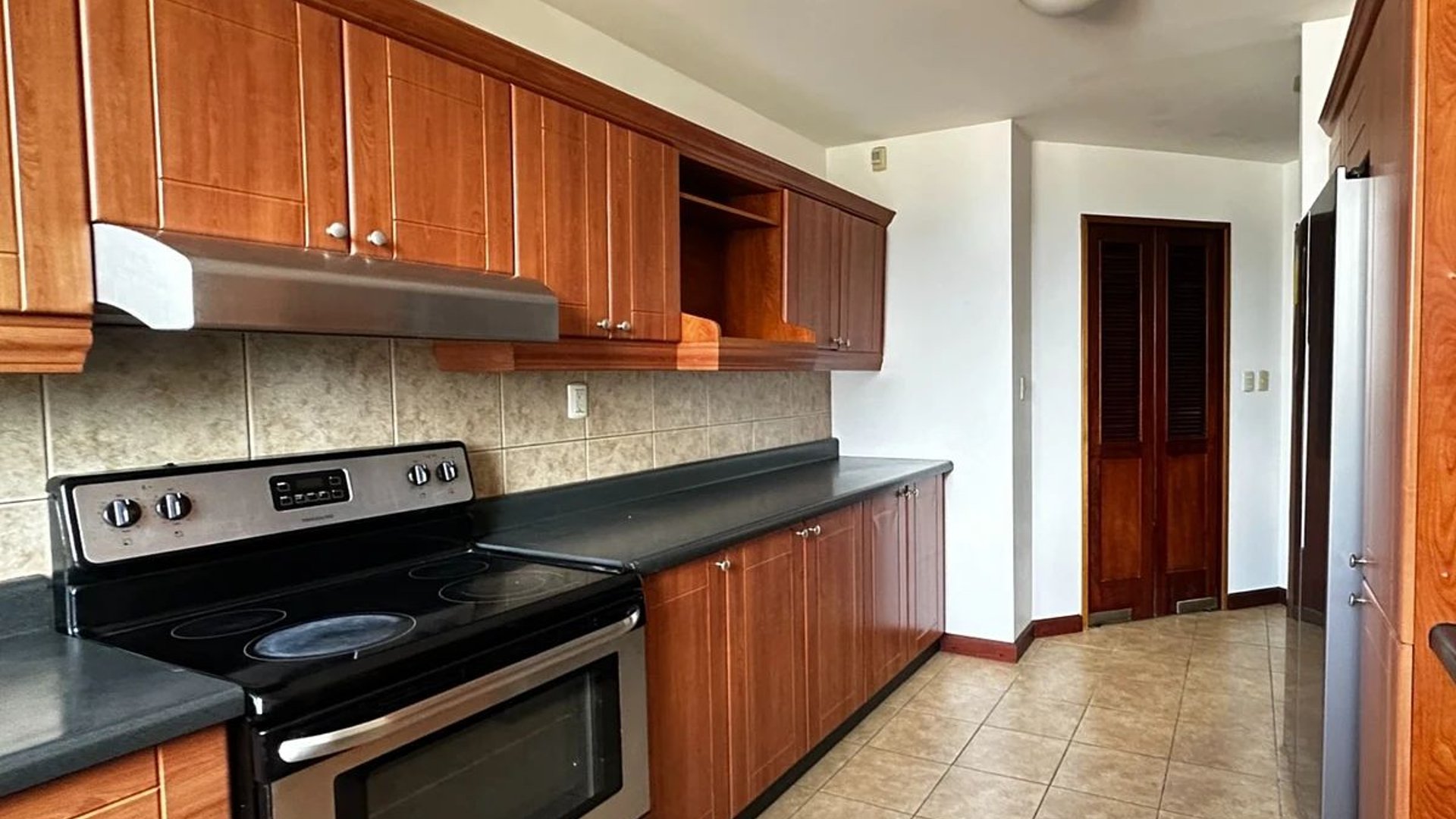 APARTAMENTO EN ALQUILER – EDIFICIO BELLAGIO, ZONA 14 - Miniatura 6