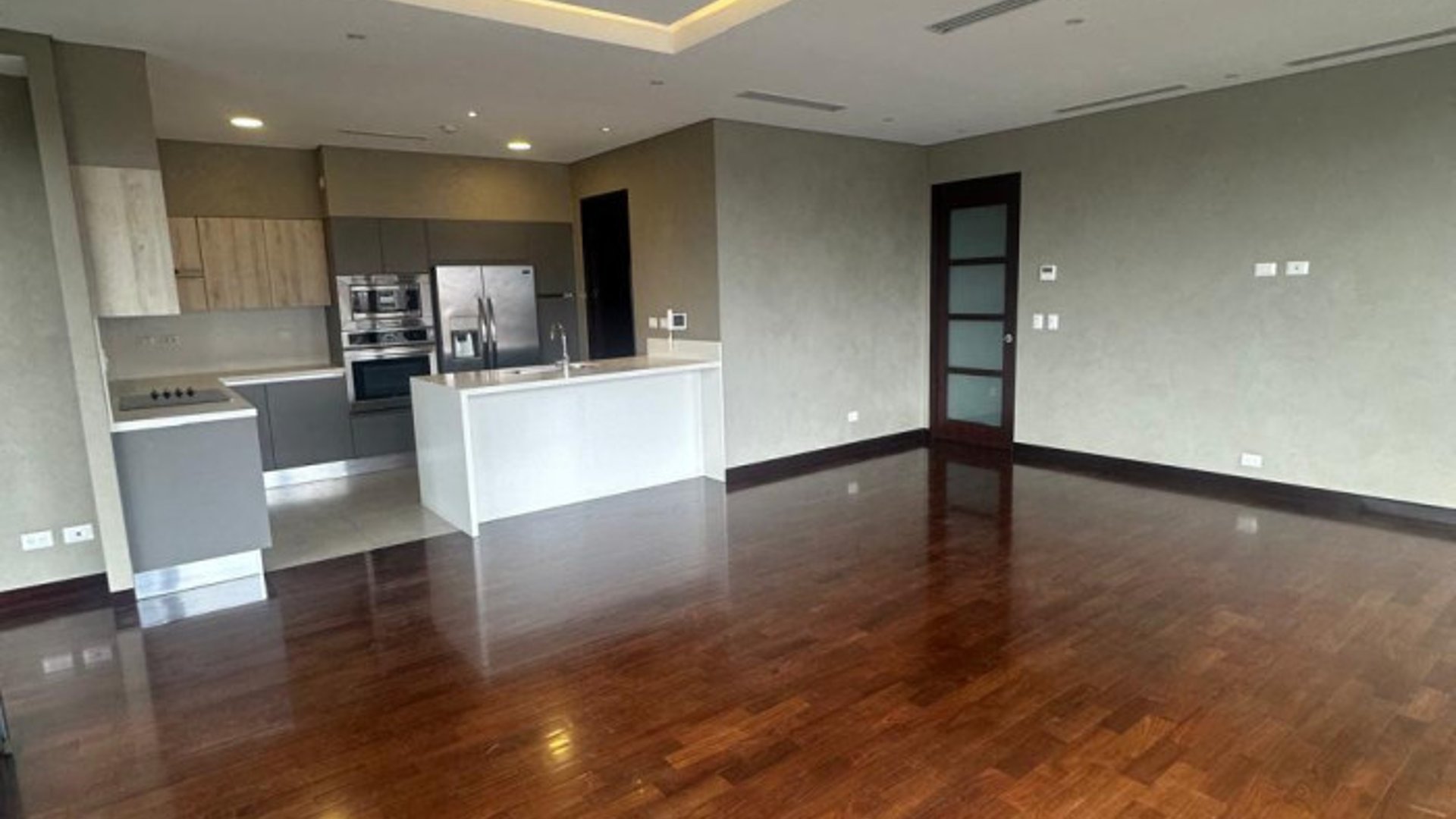 RENTO AMPLIO APARTAMENTO EN ZONA 14