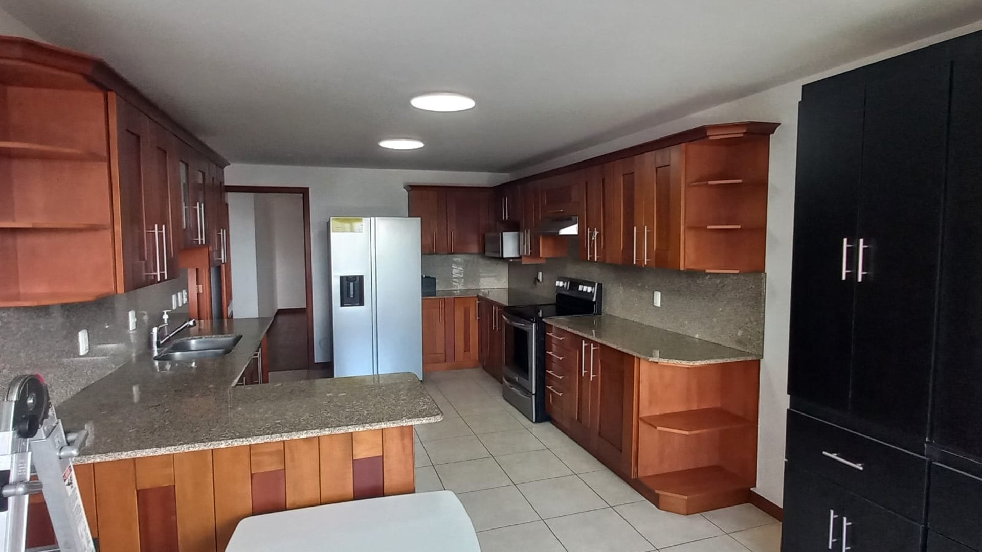 Apartamento en renta en Edificio Boticcelli, zona 15 Ref-6060 - Miniatura 3