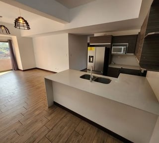 Apartamento en renta en nivel alto 3 habitaciones en zona 10 Ref-5932