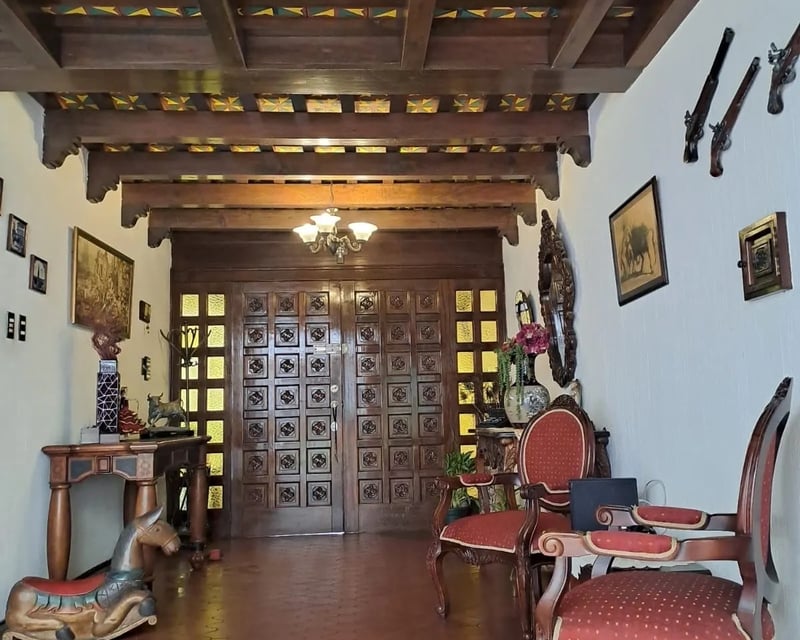 Casa con pérgola en venta de 5 habitaciones en zona 15 Ref-5684