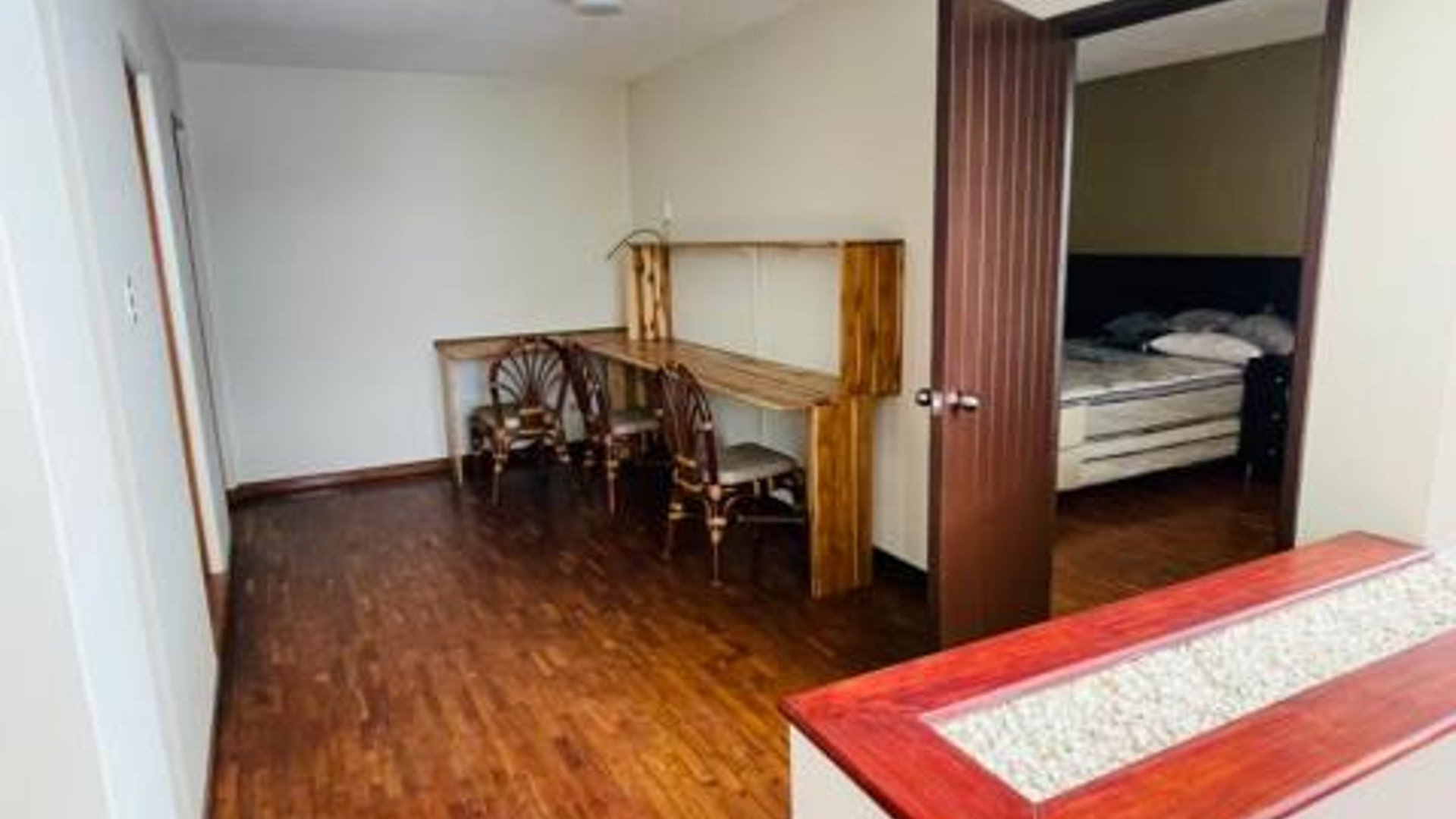 ALQUILER DE AMPLIA CASA PARA VIVIENDA U OFICINA - ZONA 04 - Miniatura 3