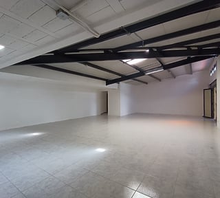 LOCAL DE 189.79M2 EN ZONA 10