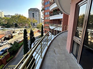 Apartamento en Alquiler – Zona 14 Edificio Tadeus - Image 2