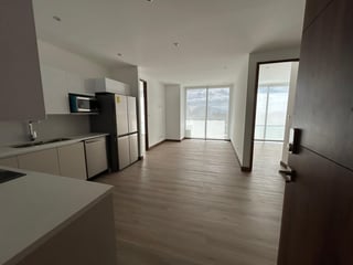 Apartamento con balcón en venta de 2 habitaciones en Z13 Ref-5400 - 2