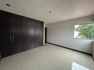 VALLES DE NAPA / Casa en venta , CES - 5