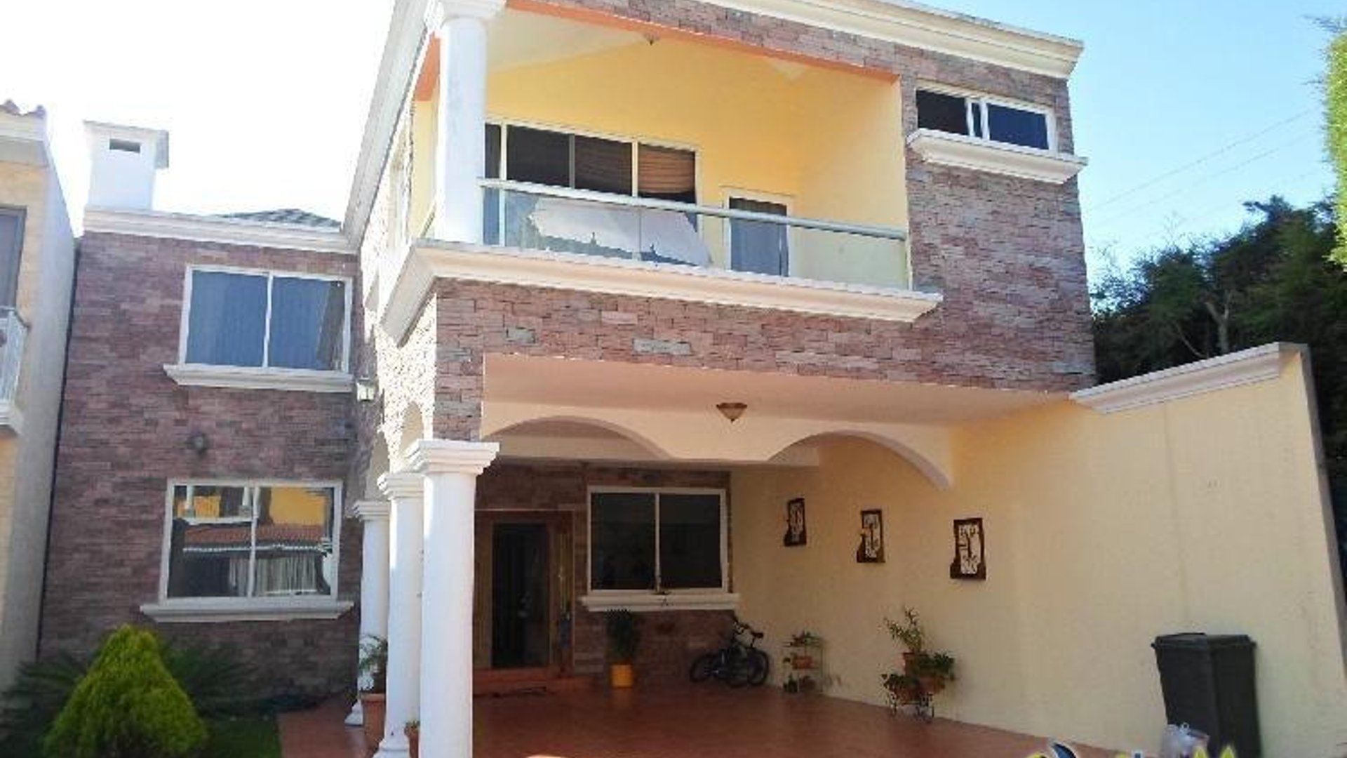 Hermosa Casa en Venta en Carretera a El Salvador