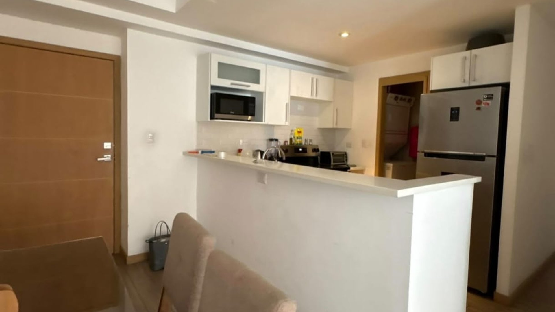 RENTO APTO AMUEBLADO ZONA 10 CITYHAUS REF.6958  3 HAB, 2 BAÑOS, 2 PARQUEOS, 75M2