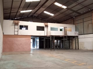 Alquiler en bodega en zona 1 de Mixco con ingreso de furgon Ref-5794 - 2