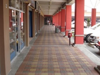 Se renta local en centro comercial en Villa Nueva - 4