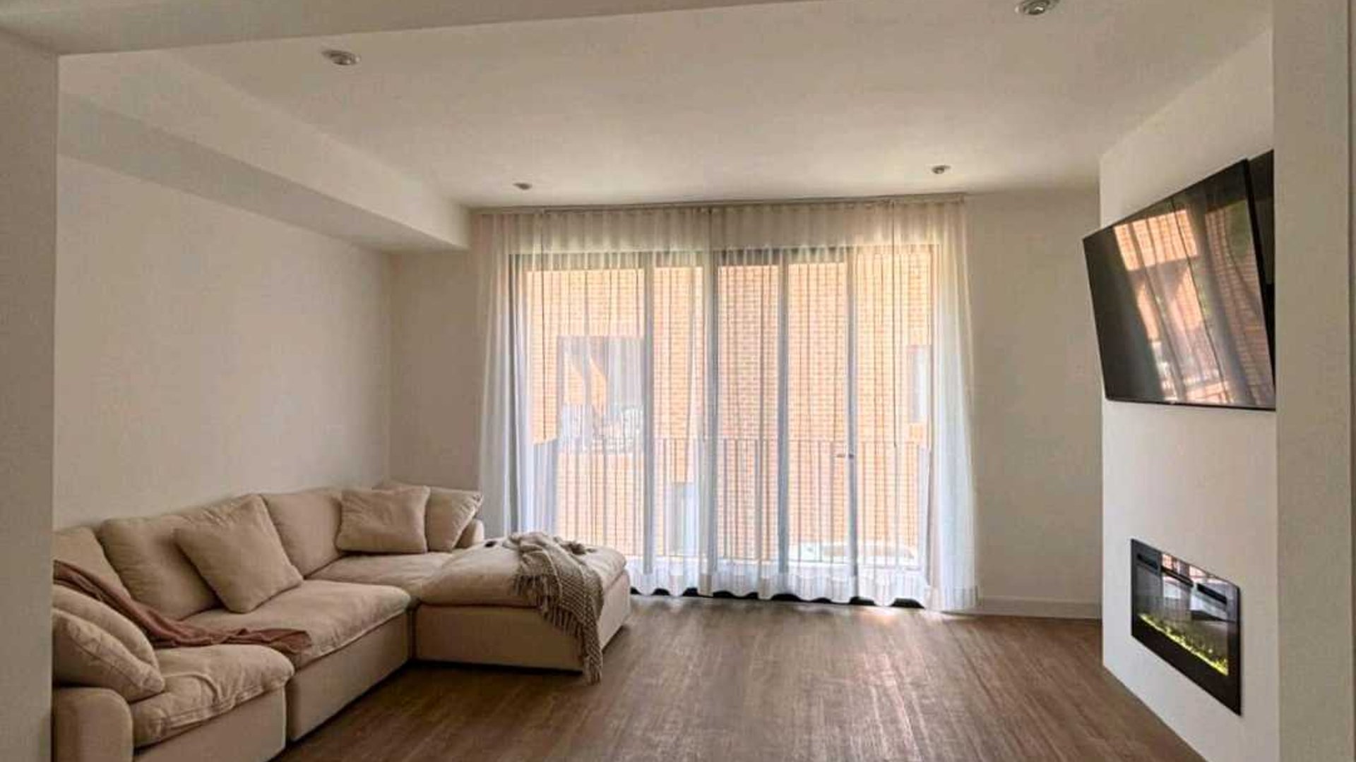 CASA EN VENTA ???? Condominio Iridia Homes, Cañadas de Elgin Zona 13 - Image 1