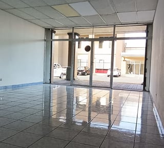 Alquilo Local en Centro Comercial Plaza Villa Nueva