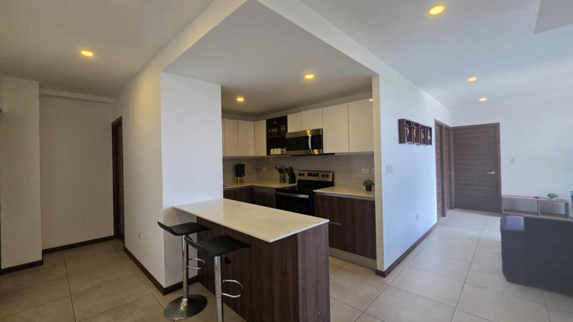 Venta apartamento Semiamueblado 2 Dormitorios | MIRA Zona 10 (B)