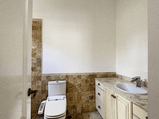 Espectacular Casa  en venta area de cayala, zona 16 - Image 7