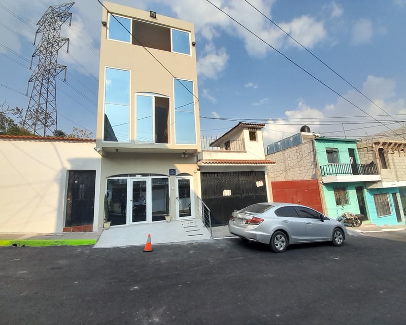Casa Grande en venta adentro de garita en Prados de V.H