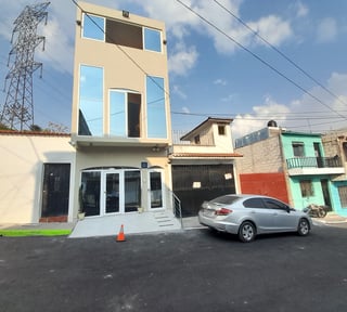 Casa Grande en venta adentro de garita en Prados de V.H
